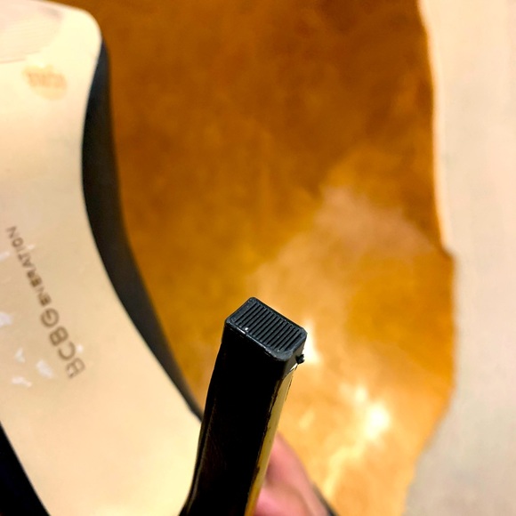 Black leather sexy heels, BCBGeneration, 8M, 4.5” - Picture 6 of 6